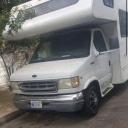 Toy hauler, RV, motorhome Ford fan mover 31 feet with 10 foot garage V10 1998