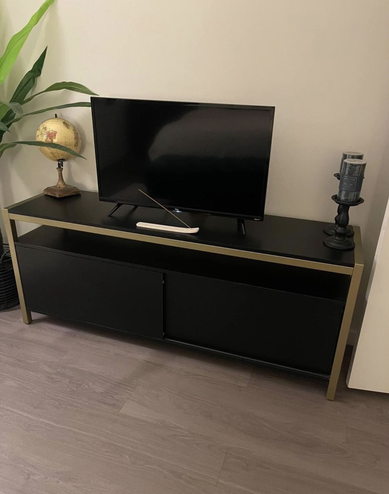 Tv Stand/entertainment Center 