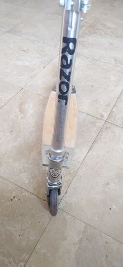 RAZOR SCOOTER