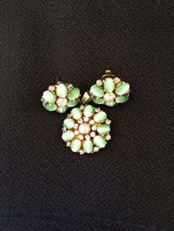 Beautiful pendant & earrings