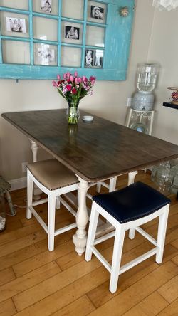 Dining room table