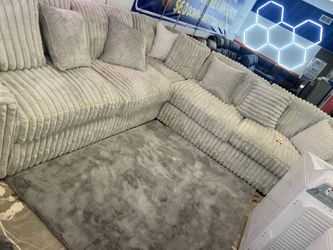 Cozy stylish nice Sectional!