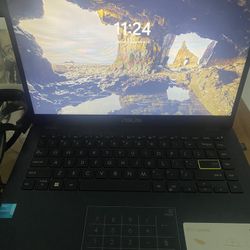 Asus vivobook with bose headphones..