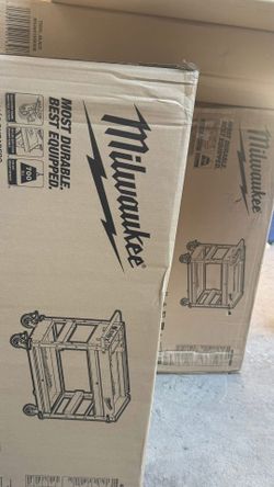 Milwaukee cart tool box