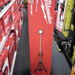 MILWAUKEE M18 DUAL POWER TOWER LIGHT (TOOL ONLY)