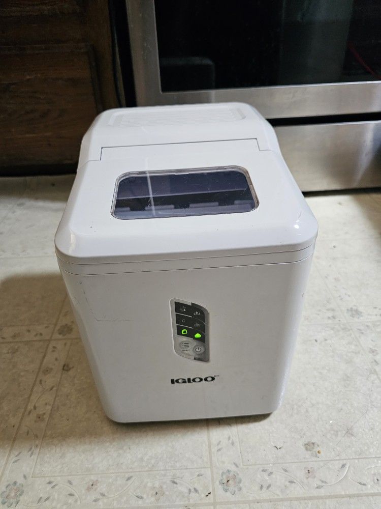 Igloo ICE Maker 26 Lb Ice