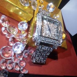 Masculine Heavyweight 
Piece Shine with this elegant silver crystal watch. Perfect for adding a touch of glamour to any outfit.This elegant 