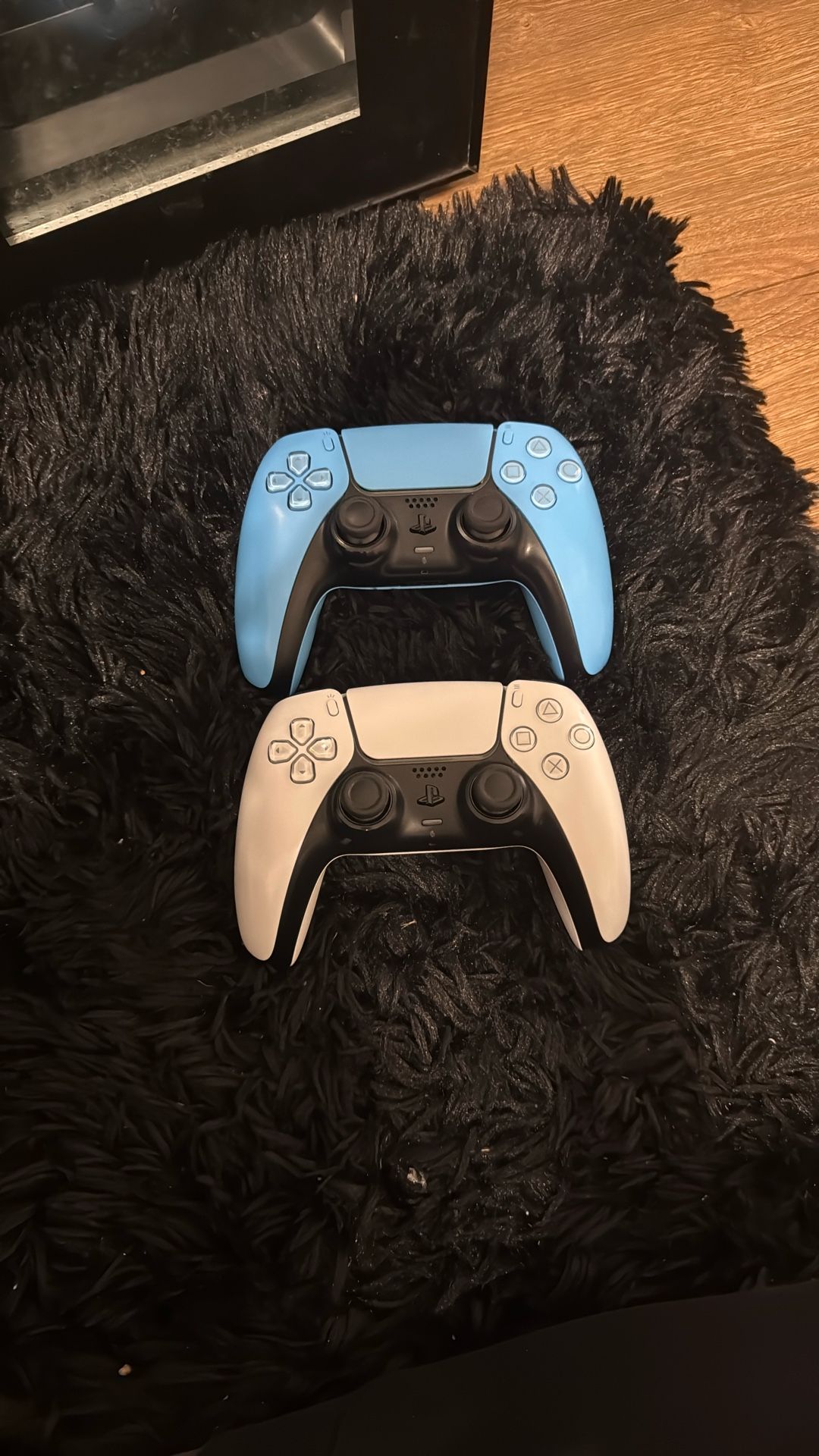 2 Wireless PS5 controllers