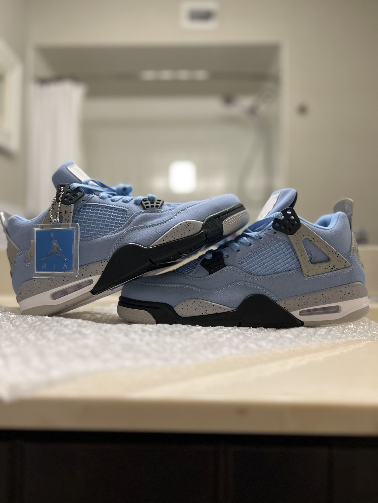 Jordan 4 Retro University Blue