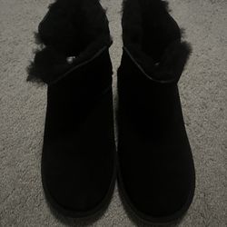 Women’s UGG Koolabura Size 7 Black 