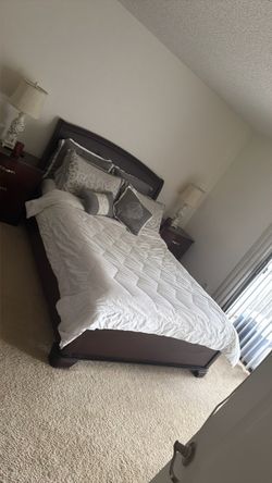 Queen size bedroom
