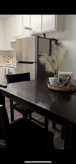 dinning table & chairs
