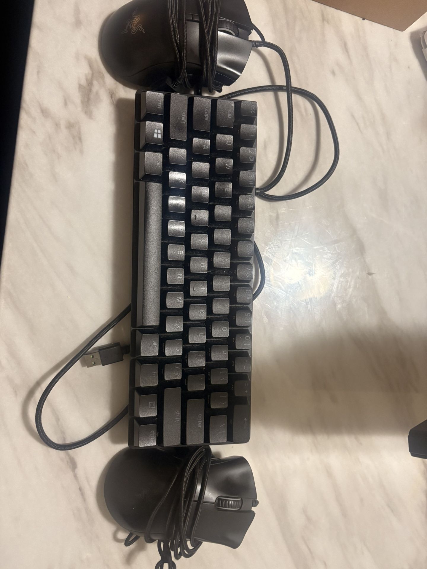 Razer huntsman keyboard 40 % keyboard Razor deathadder mouse death expert mouse