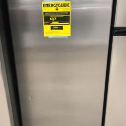 Frigidaire EFRF694 6.5 cu. ft. Upright Freezer MRJ