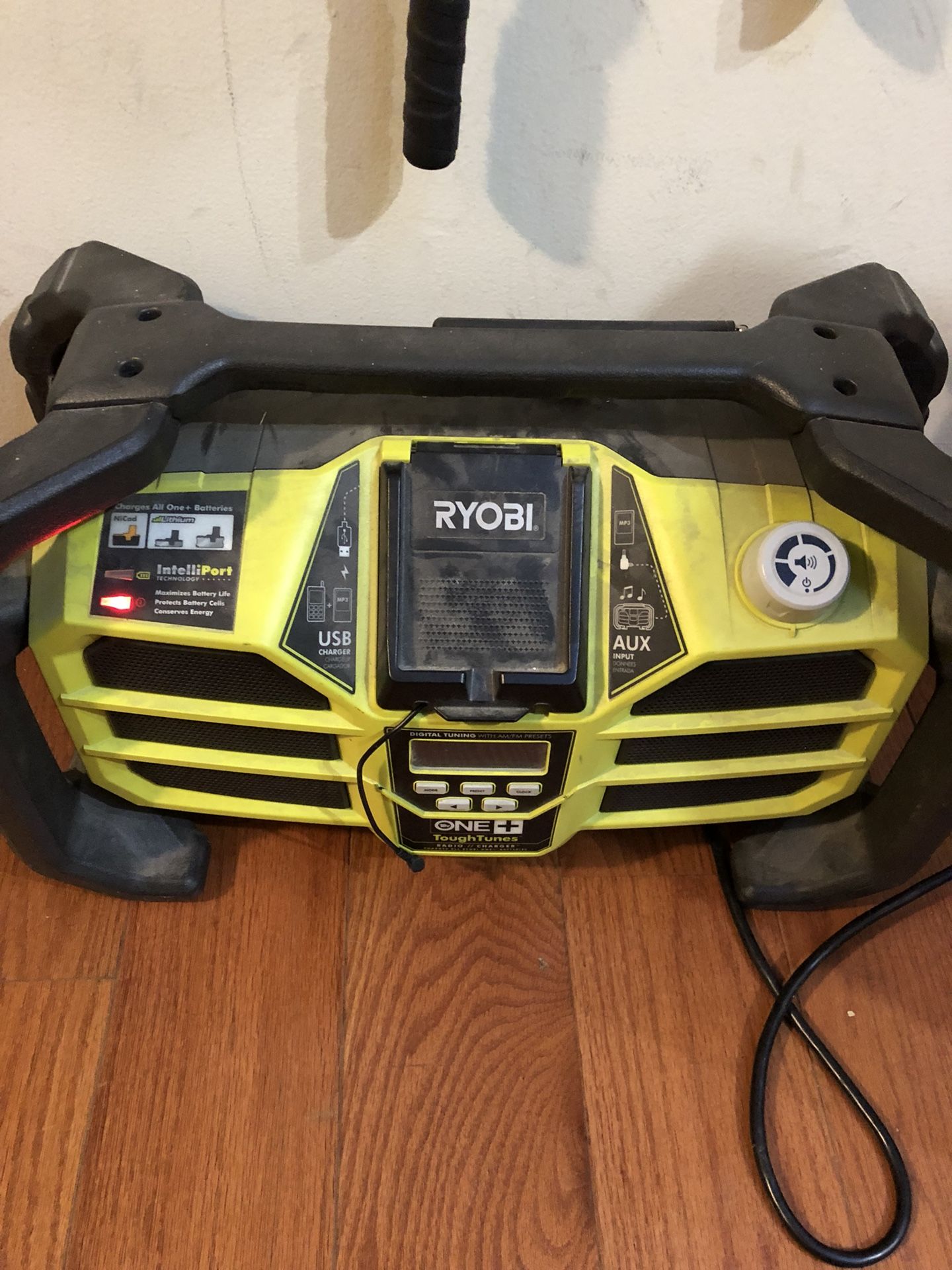 Heavy duty construction radio