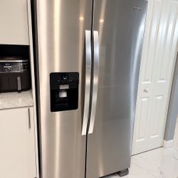Refrigerator / Refrigerador