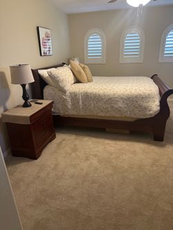 Queen size bedroom set very good condition.