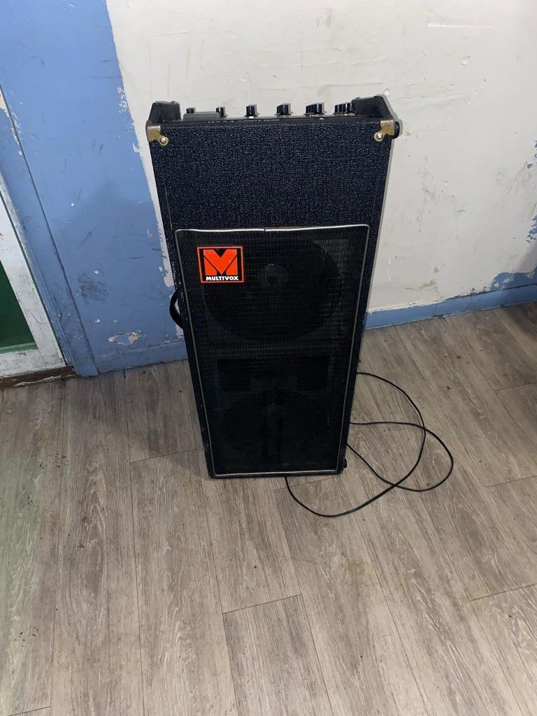 It A Multivox Premier Express Four Mixer/Speaker Combo