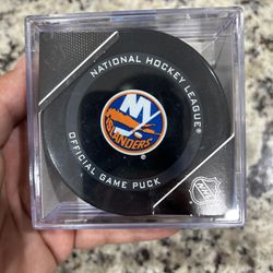 New York Islanders Official Hockey Puck
