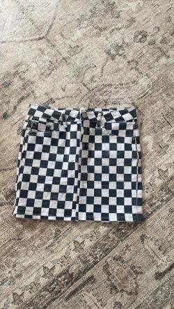 Black and white checkered jean skirt size L in juniors, more like a size 5