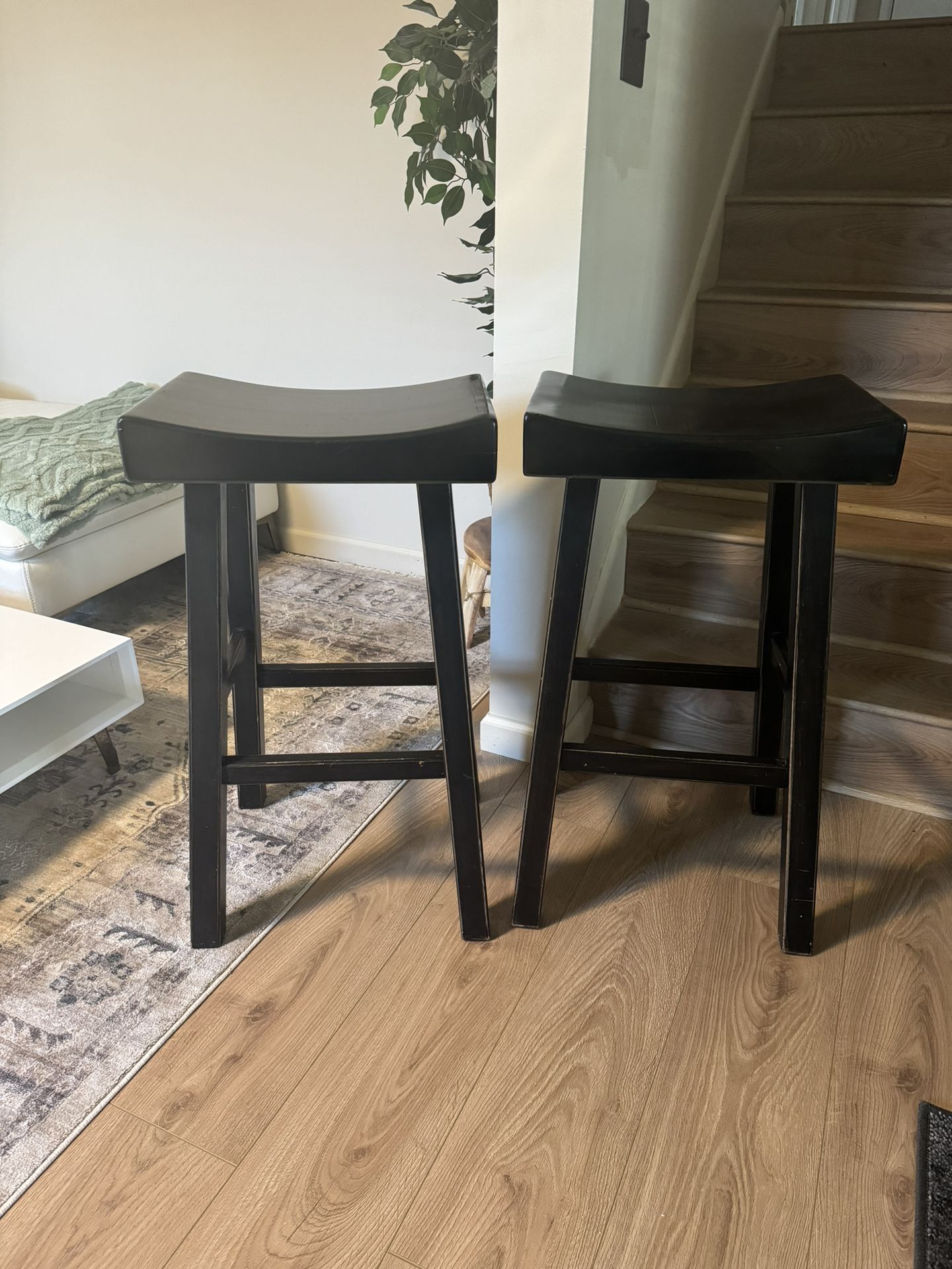 Saddle Bar Stools (2) Black 31”H