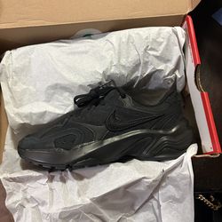Woman’s Nike AL8 6.5