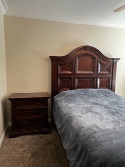 5-Piece Dark Wood Bedroom Set