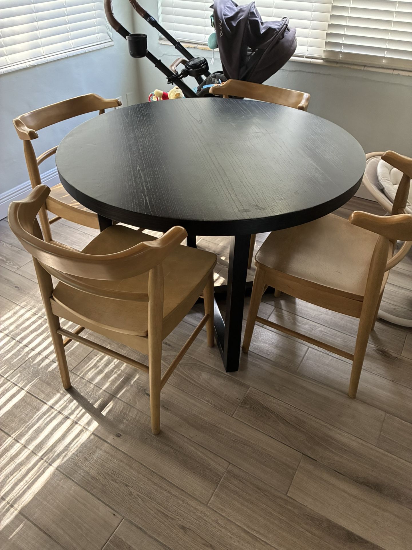 Dining Table And Chairs 