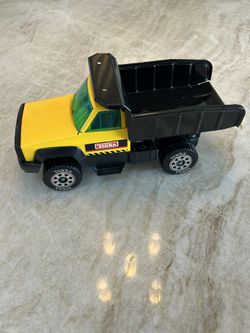 Diecast Metal Tonka Dump Truck With Operable Bed. 