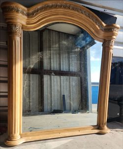 Dresser Mirror. Excellent Condition