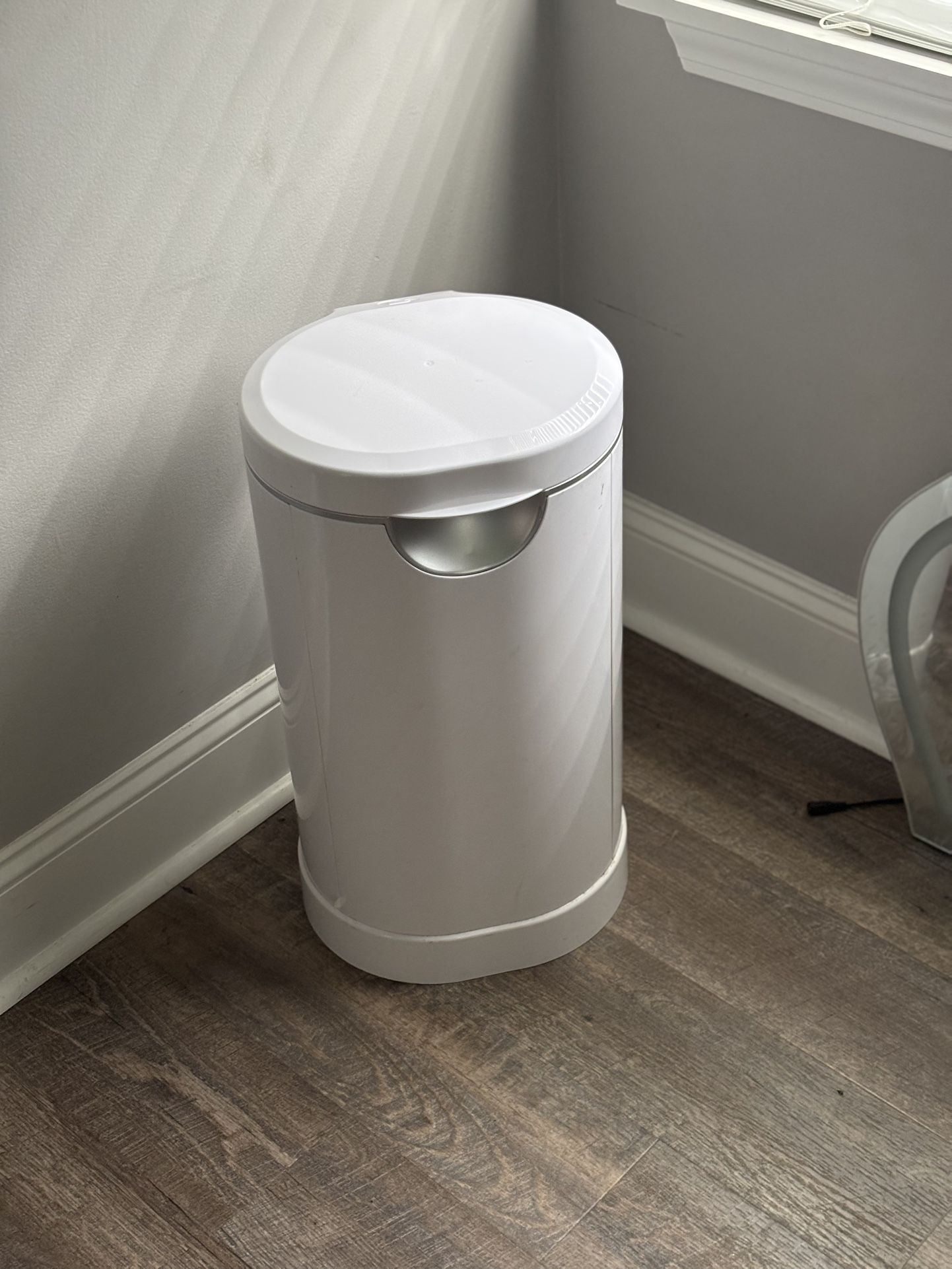 Munchkin diaper Trashcan