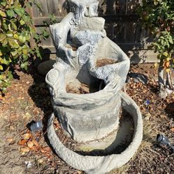 Cement Water Fountain In Excellent Condition 