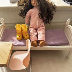 American Girl Doll With Bed And Desk 