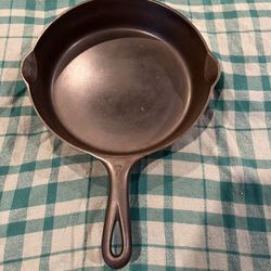  No. 7 Griswold Cast Iron Skillet