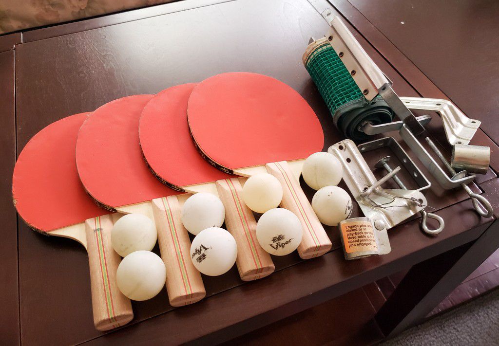4 Table Tennis Paddles, 8 Balls and a Net