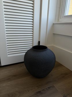 Black Textured Vase 