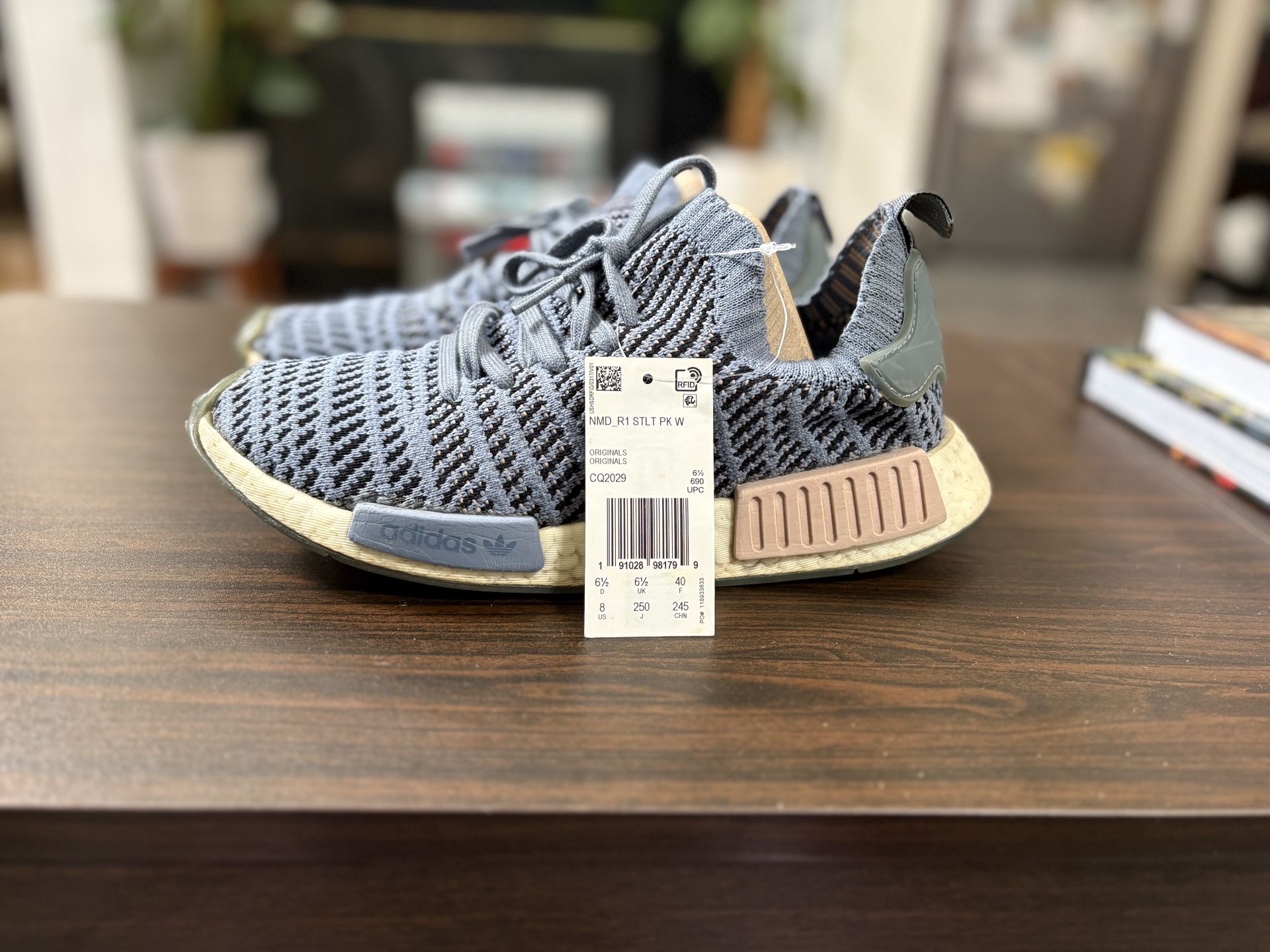 Adidas Women’s NMD R1 STLT Primeknit, Wmns Sz 8 - Blue