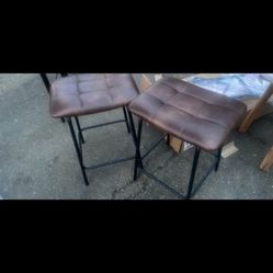 2 Bar Stools 