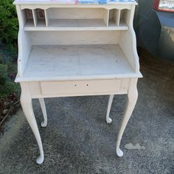 CUTE LITTLE VINTAGE PROJECT DESK 