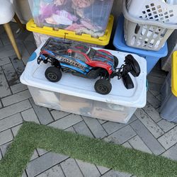 Traxxas max with controller