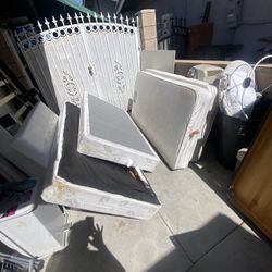 free twin Bed and Mattress free 