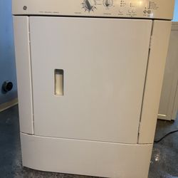 GE 5.8 cu ft. Extra-large Capacity Front-load Gas Dryer