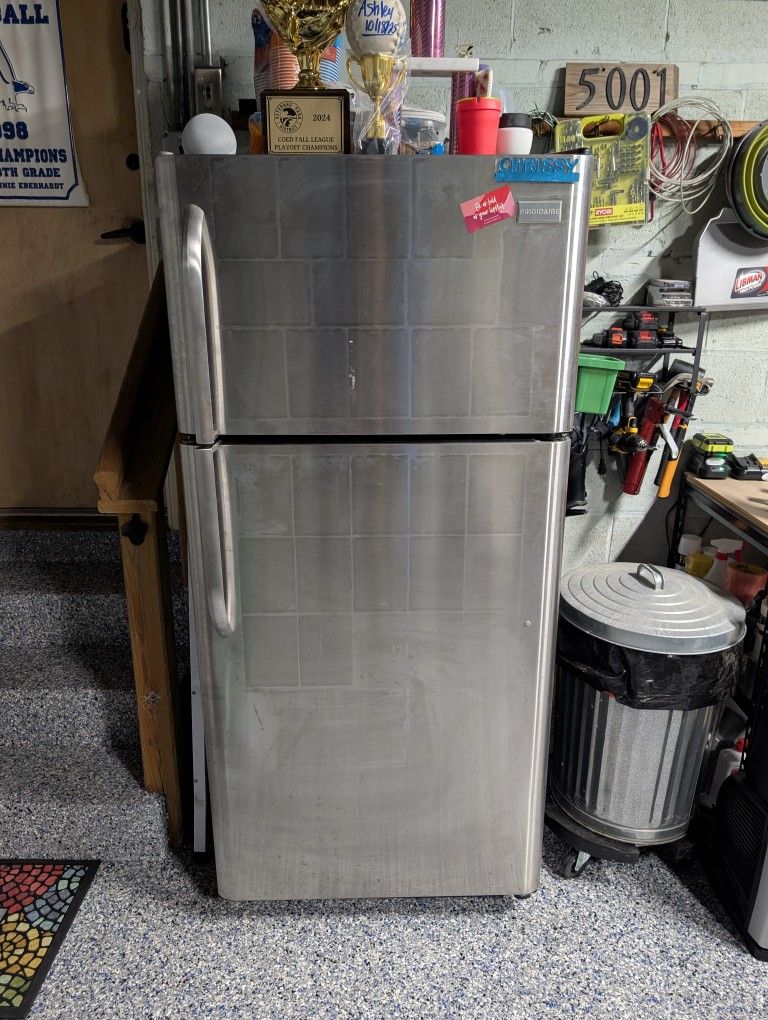 Frigidaire Refrigerator 
