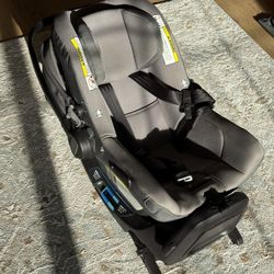 Nuna PIPA Lite Infant Car Seat + Base - Excellent Condition