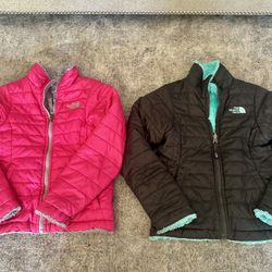 Lot of 2 The North Face girl winter double face jackets size S