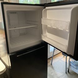 Magic Chef Apartment Size Refrigerator Like New