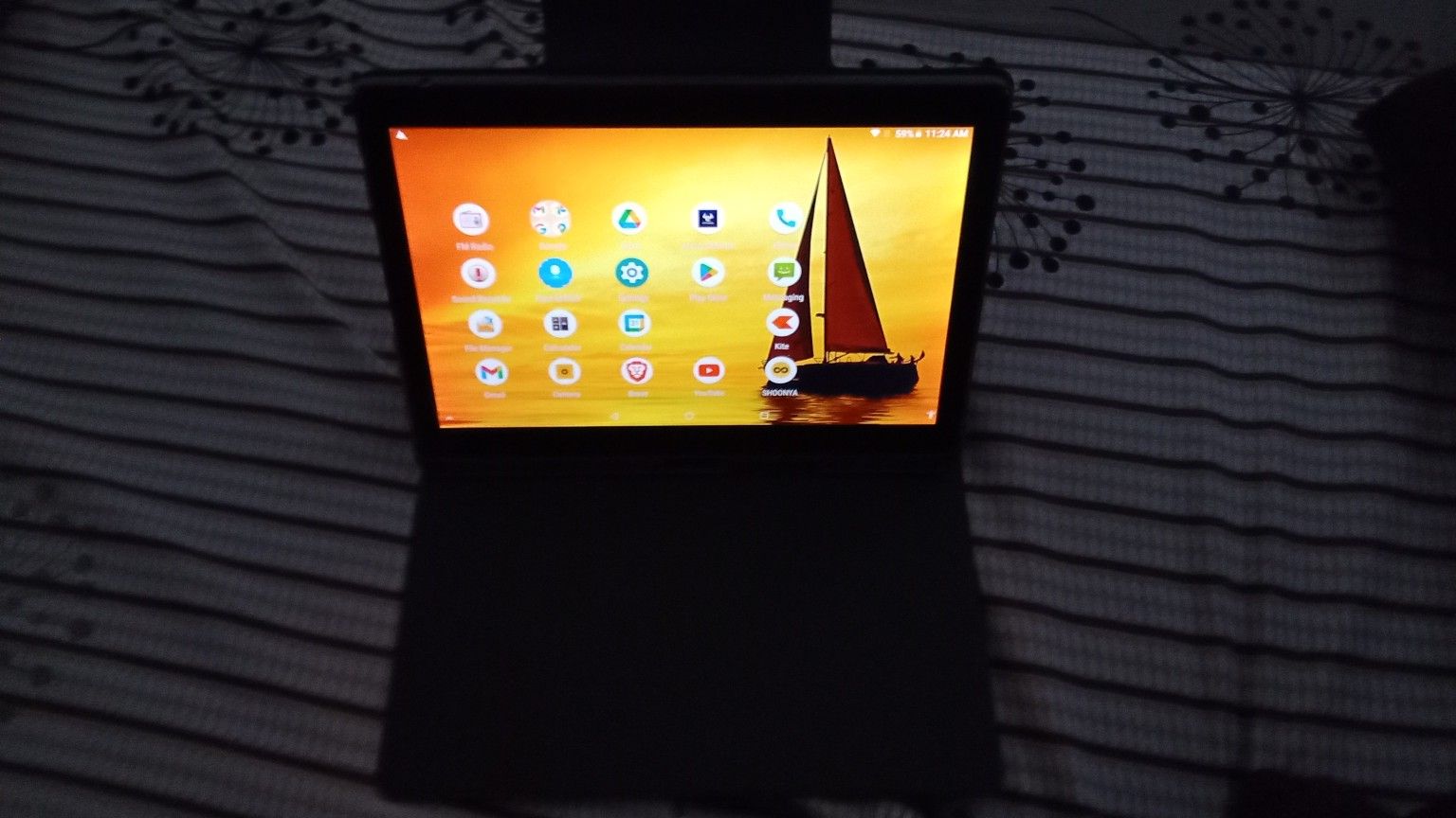 2 In 1 Tablet 11 Inch With Keyboard 4gb + 64gb Dual Sim Smartphone