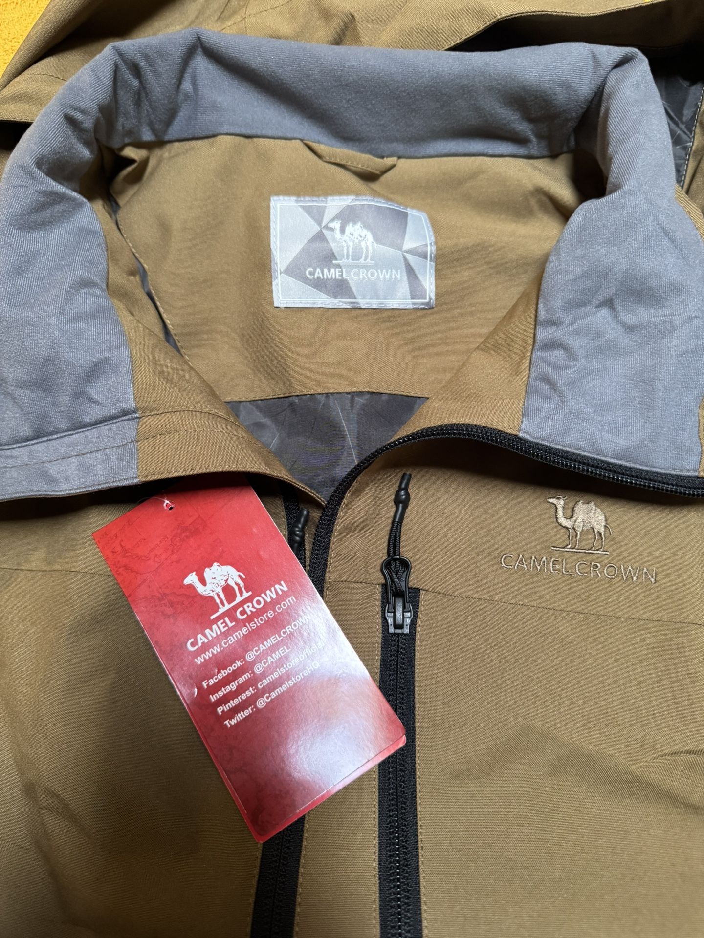 CAMEL CROWN Men's LARGE Softshell Jacket Waterproof Windproof Size Medium 