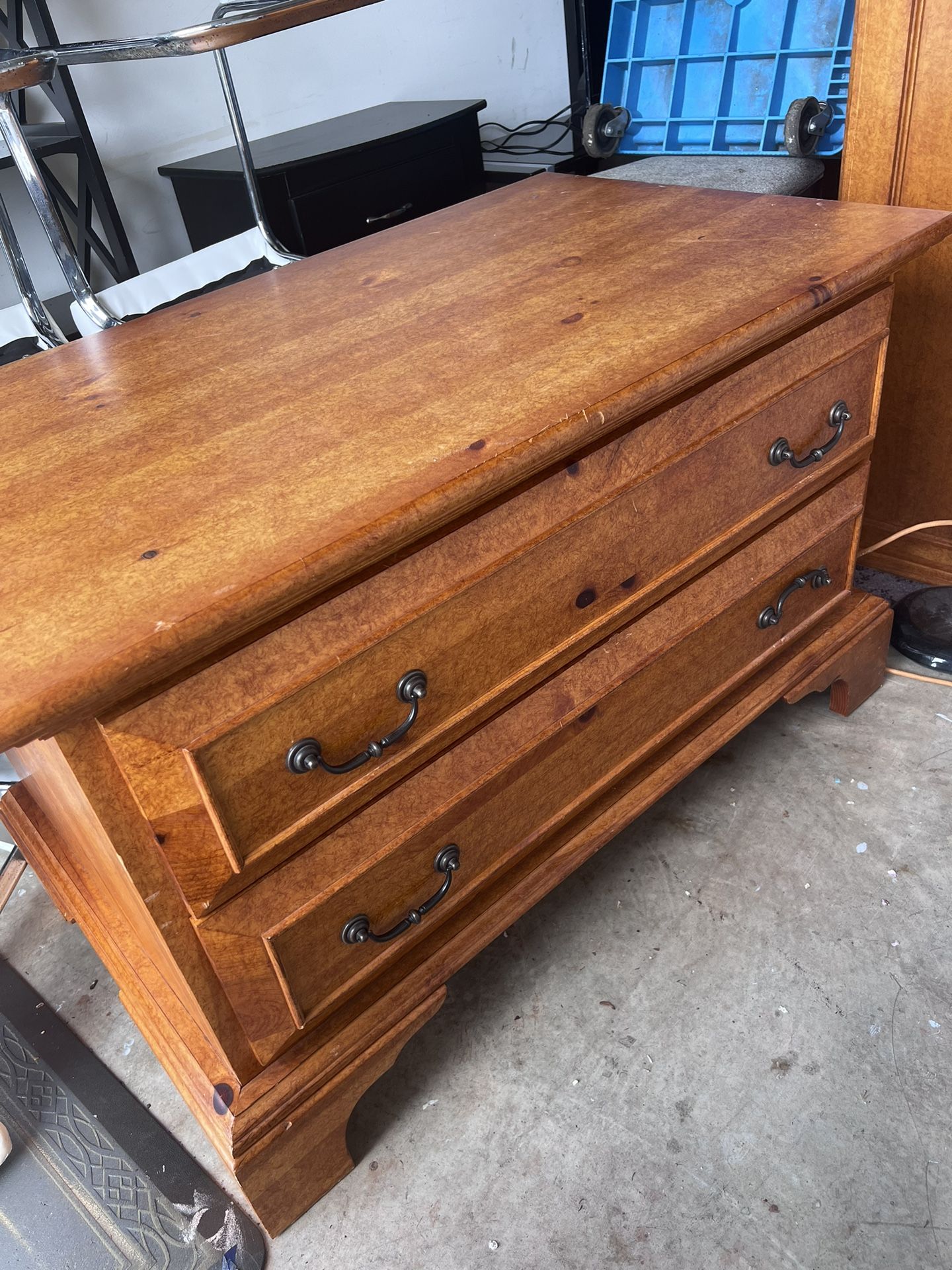 2 Set Dresser // Armoire// Storage