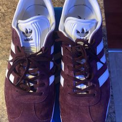 Adidas Gazelle Maroon/FTWWHT/GOLDMT Men’s Size 11
